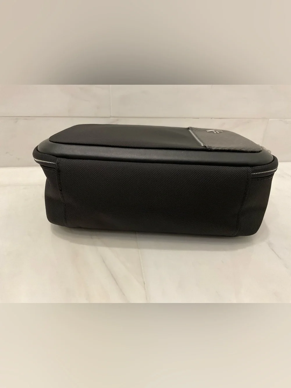 NEW Tumi ARRIVE RICHARDS 9.75” Travel Kit Toiletry Bag - BLACK & CARBON FIBER